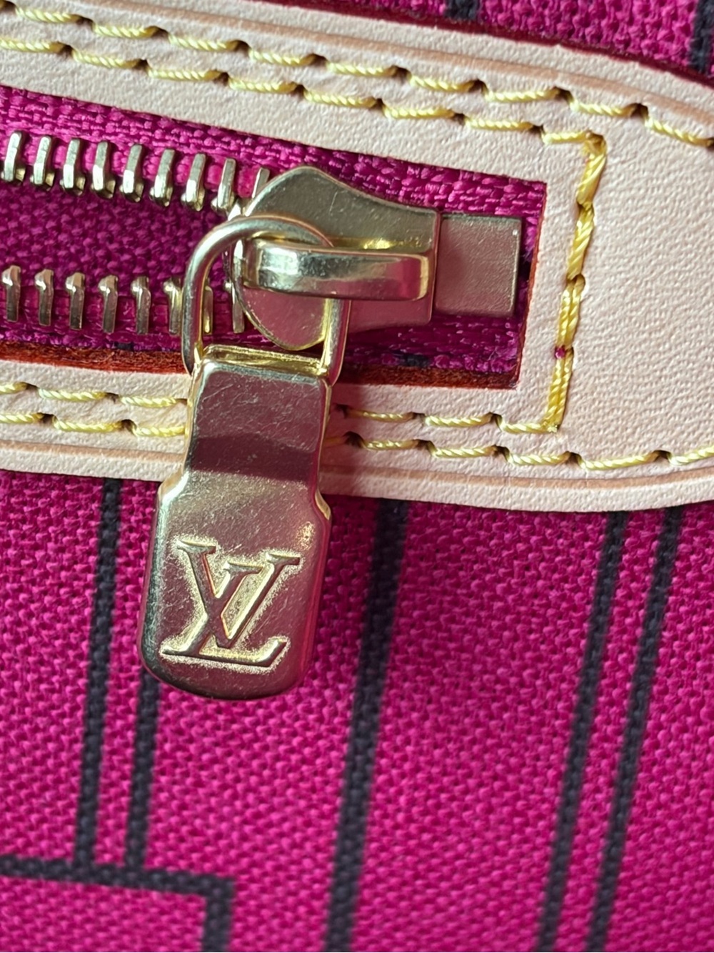 Louis Vuitton Neverfull PM β Monogram with Pouch - Picture 14 of 16